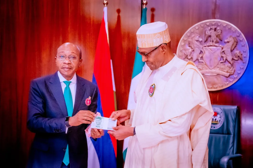 Emefiele and Buhari unveil naira notes